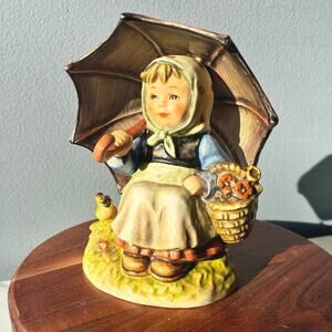 Vintage Goebel Hummel Figurine – “Smiling Through” Special Edition No. 9 | 1983
